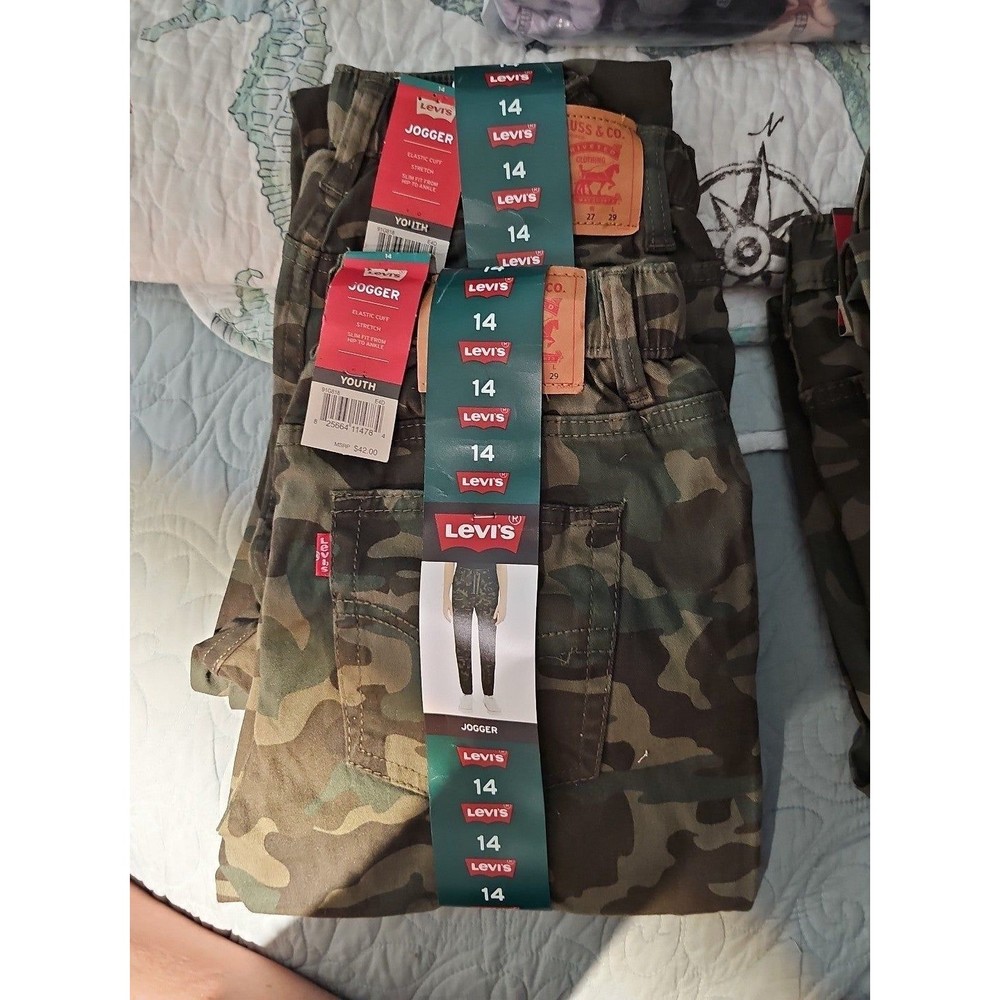 2 pairs of youths joggers